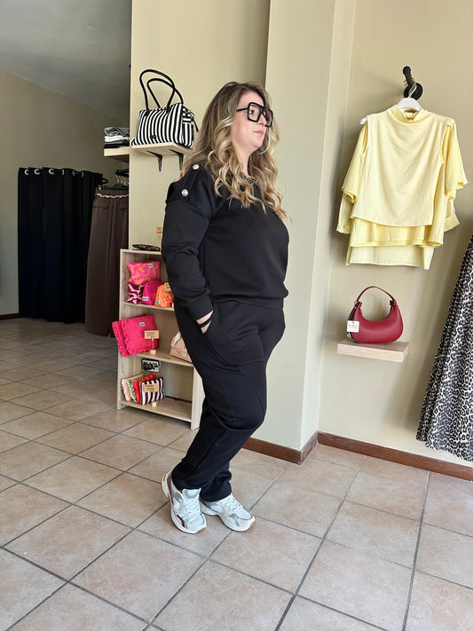 Tuta sportiva con bottoni